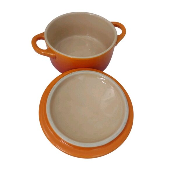 Le Creuset Stoneware Mini Round Cocotte Casserole Dish Volcanic Orange 8oz - Picture 3 of 4